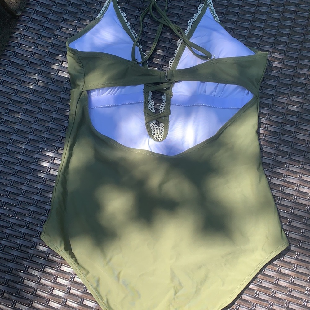 Swimsuit - Picture 7 of 7